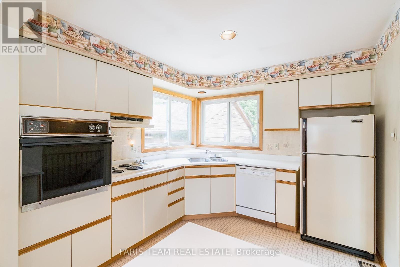 Photo 29 of 2385 Whetham Road, Springwater ON