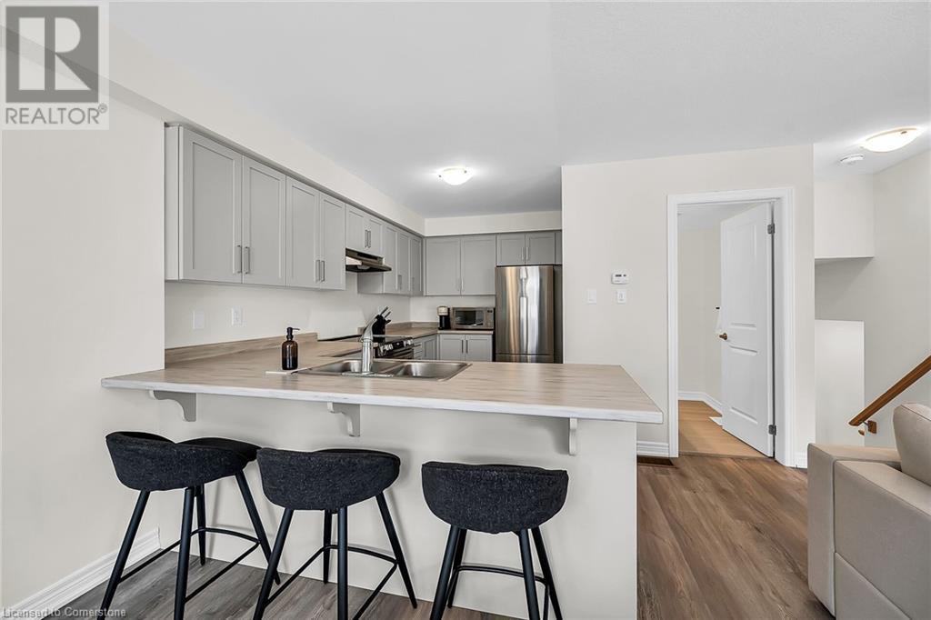 Photo 1 of 22 Dryden Lane, Hamilton ON