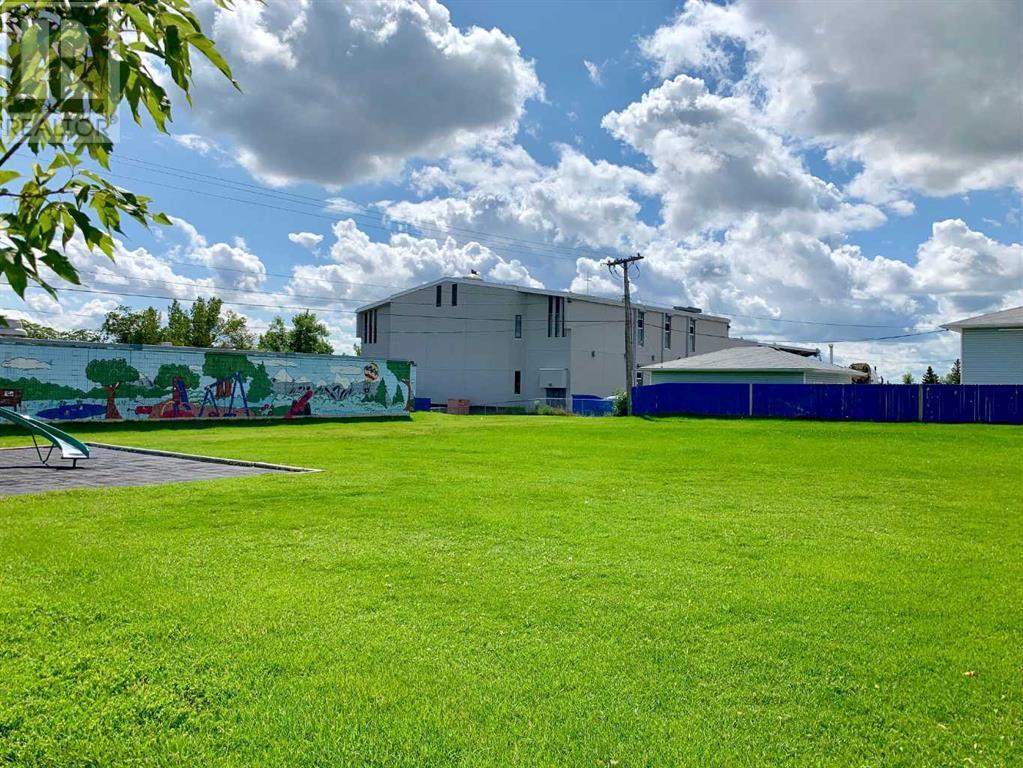 Photo 3 of 8 10 12 14 Cymrie Street Nw, Calgary AB