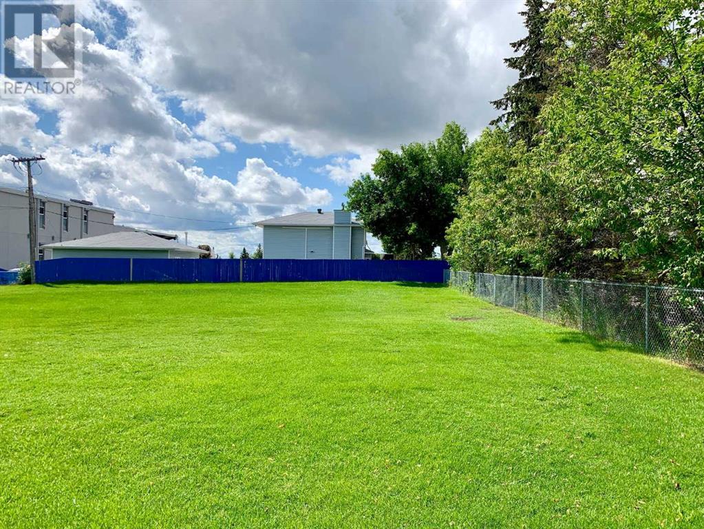 Photo 2 of 8 10 12 14 Cymrie Street Nw, Calgary AB