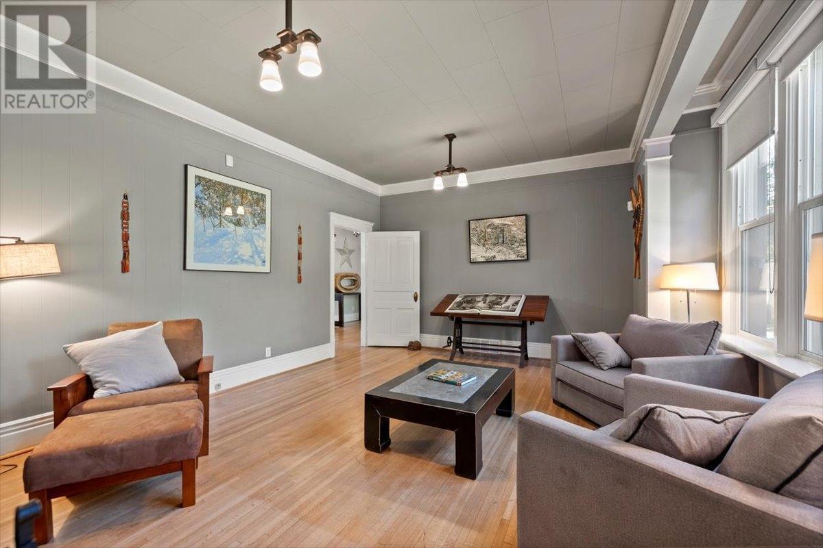 9 PARK Crescent, Fernie