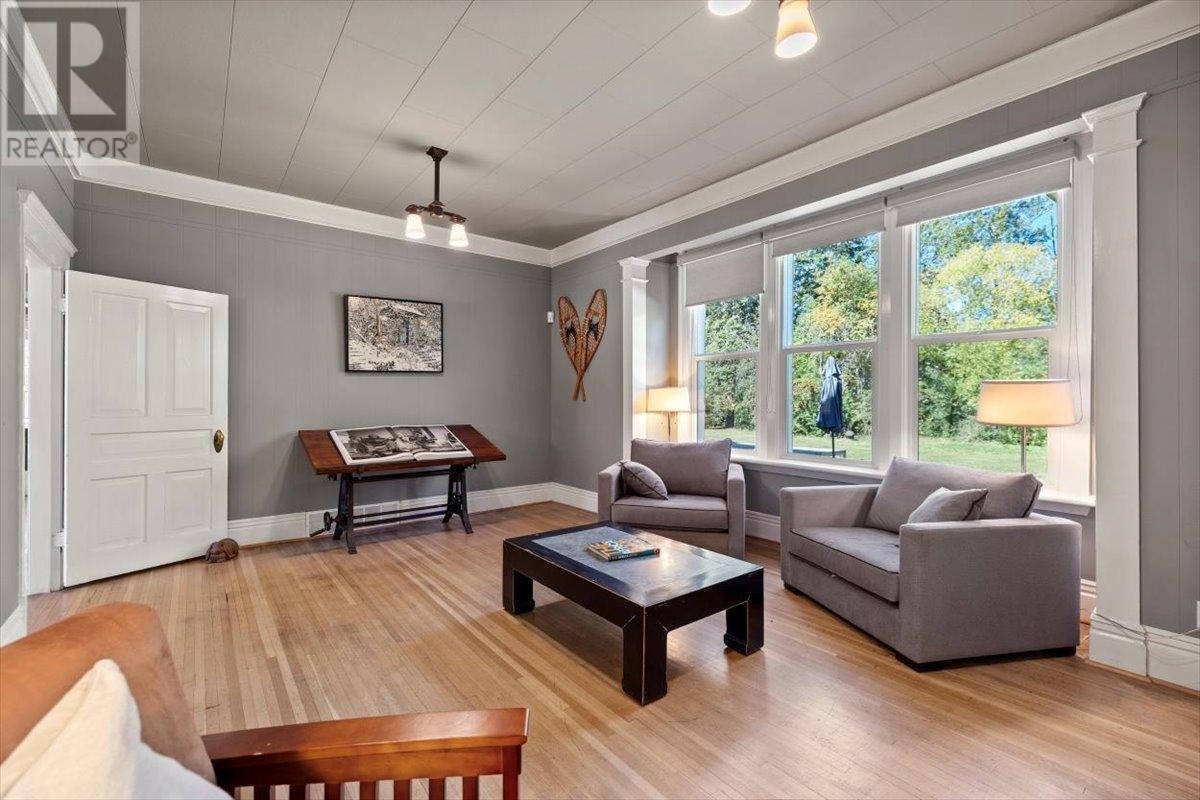 9 PARK Crescent, Fernie