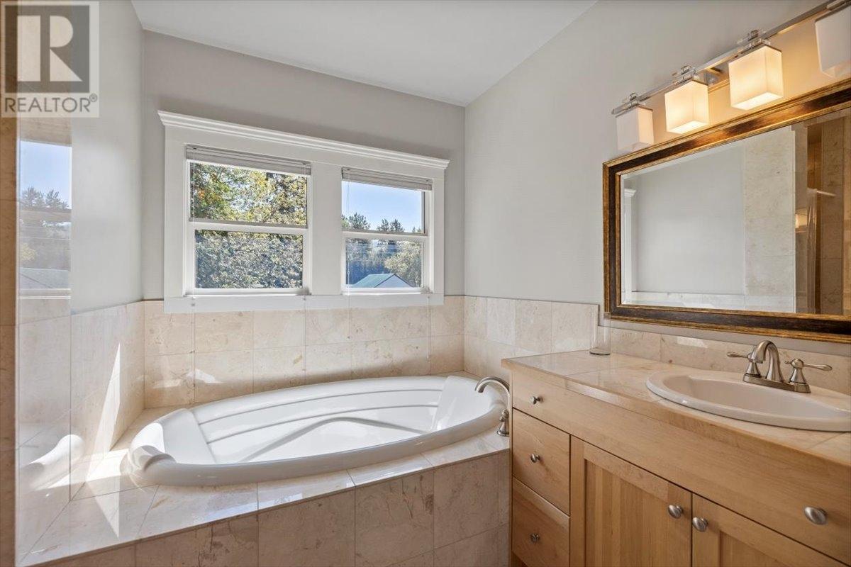 9 PARK Crescent, Fernie