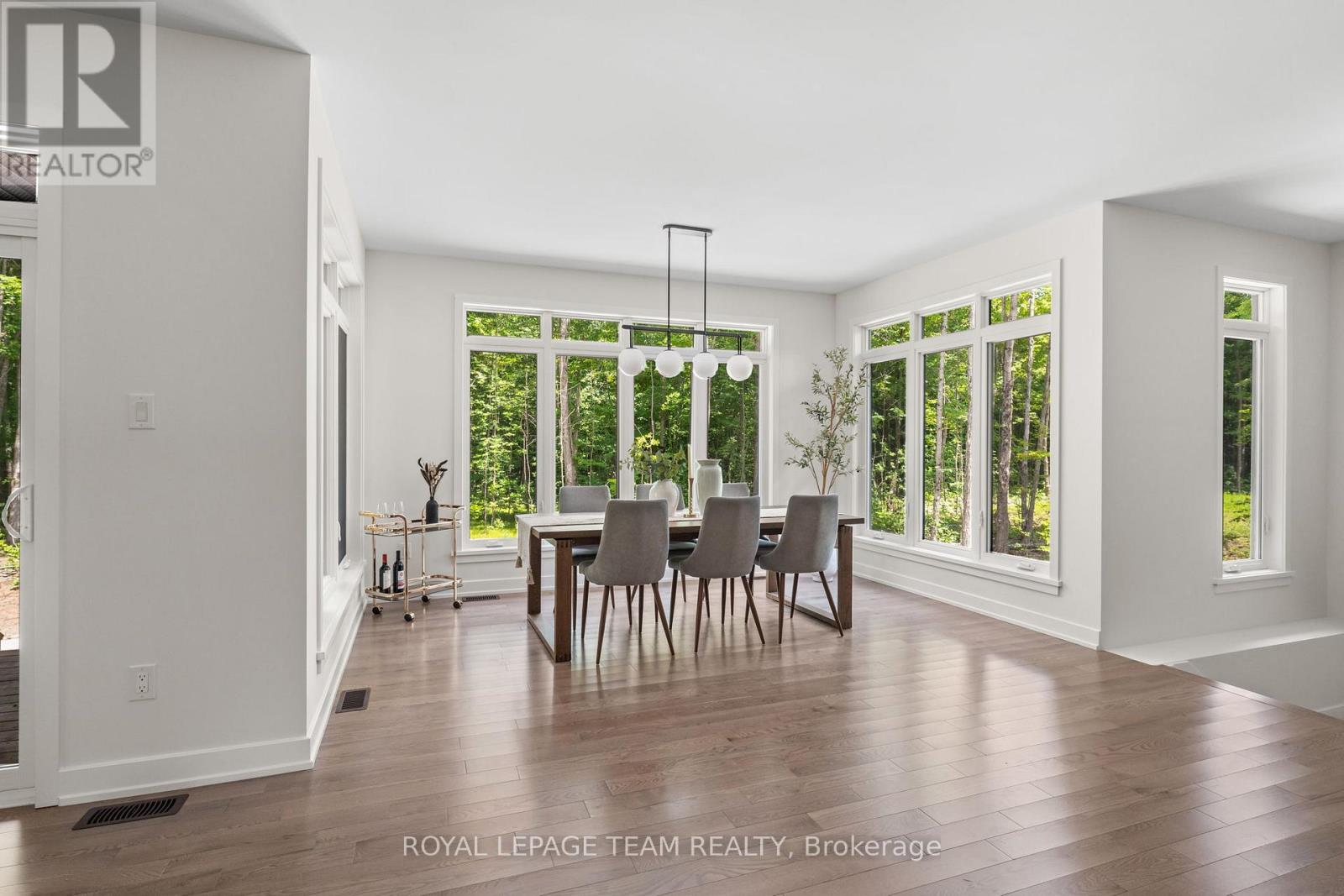 Photo 4 of 47 Hogan Drive, Mcnab Braeside ON