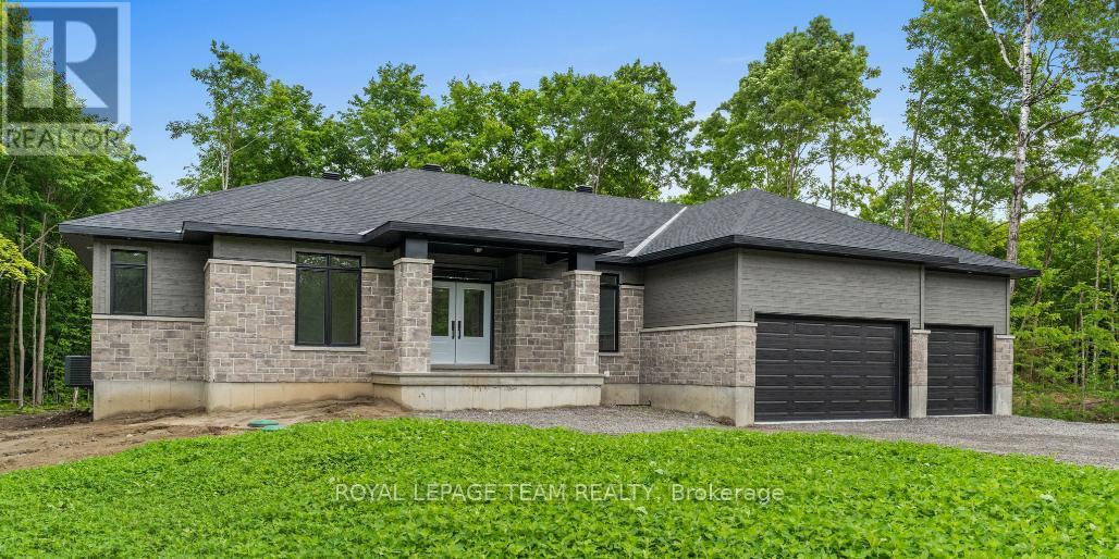Photo 18 of 47 Hogan Drive, Mcnab Braeside ON