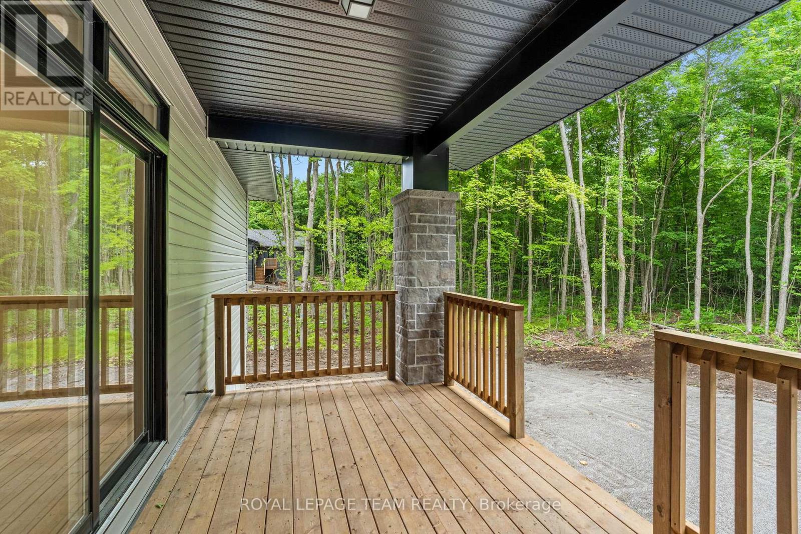 Photo 34 of 47 Hogan Drive, Mcnab Braeside ON