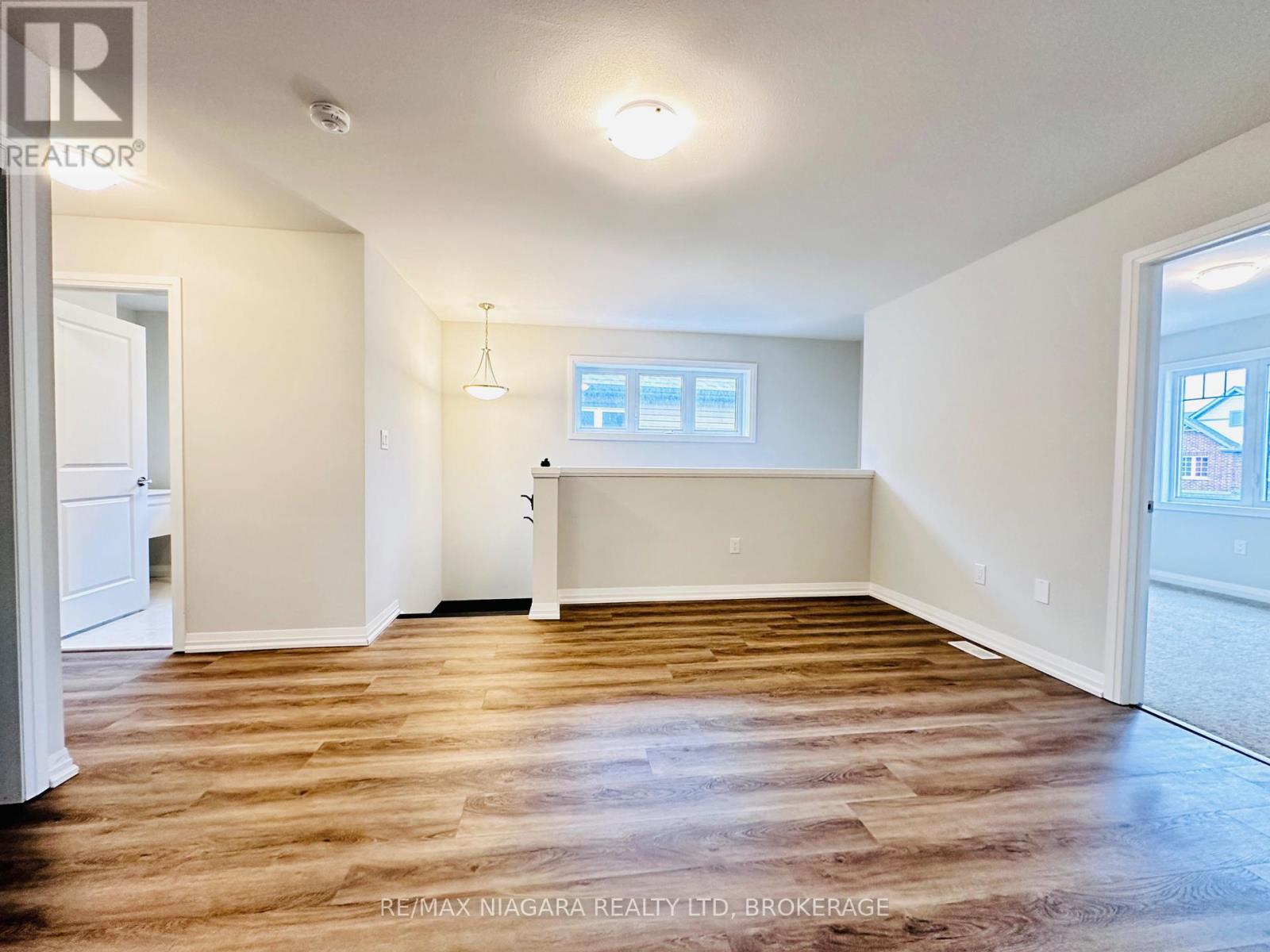 Photo 20 of 72 Bur Oak Drive, Thorold ON