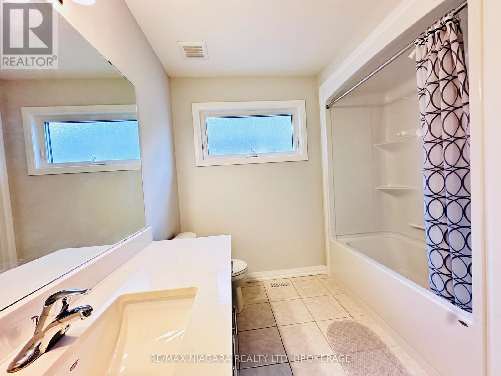 Photo 6 of 72 Bur Oak Drive, Thorold ON