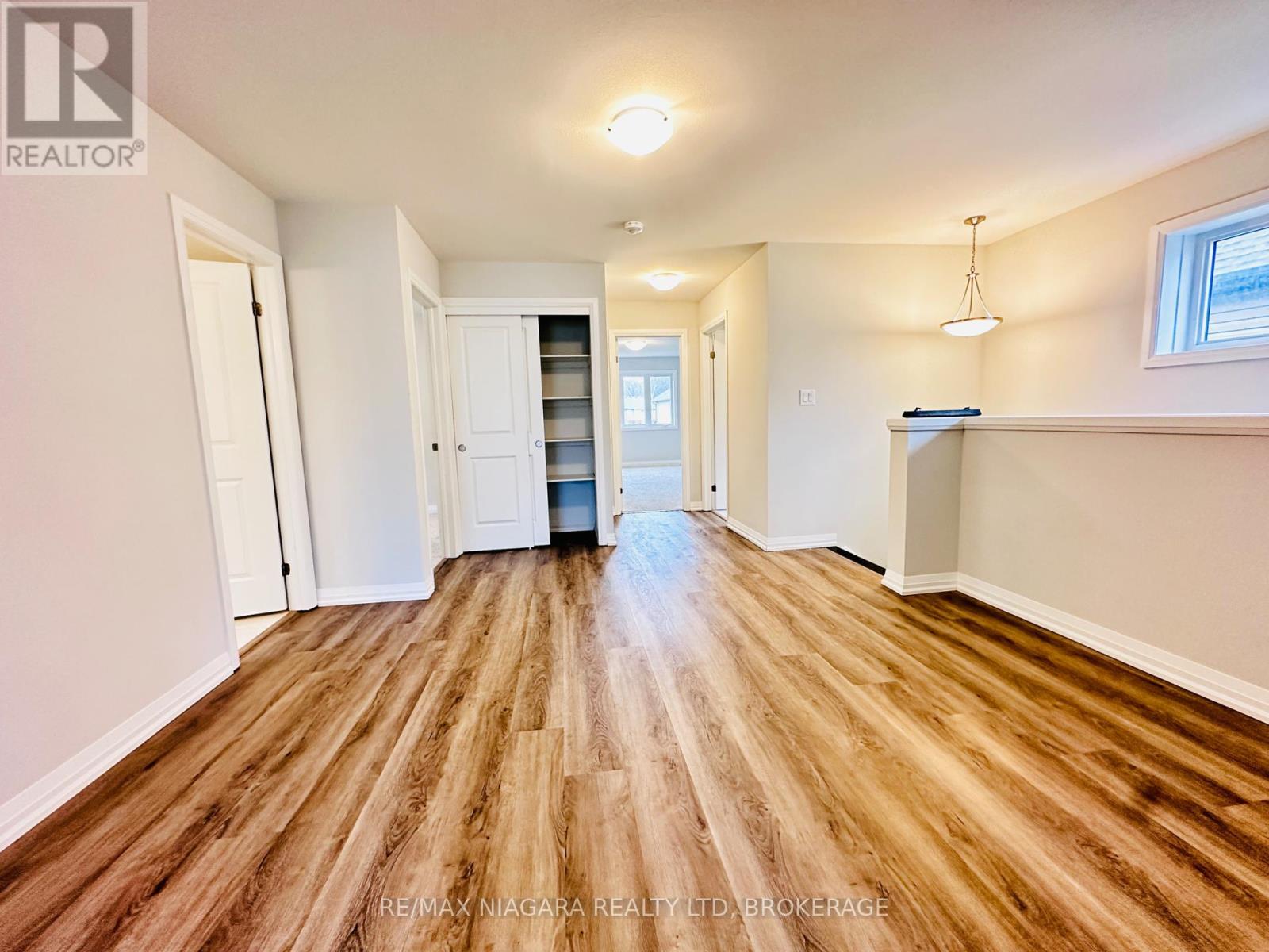 Photo 17 of 72 Bur Oak Drive, Thorold ON