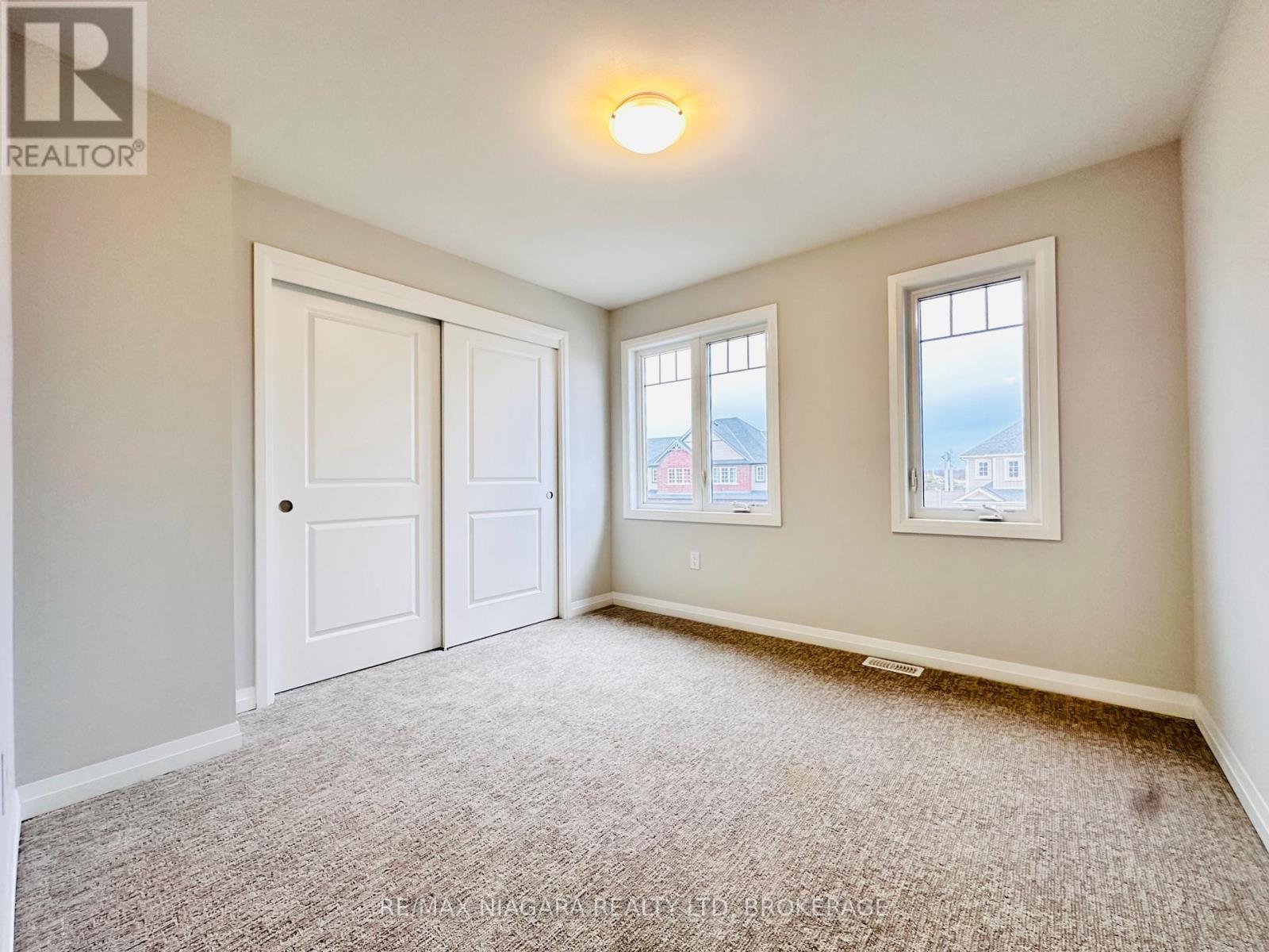 Photo 22 of 72 Bur Oak Drive, Thorold ON