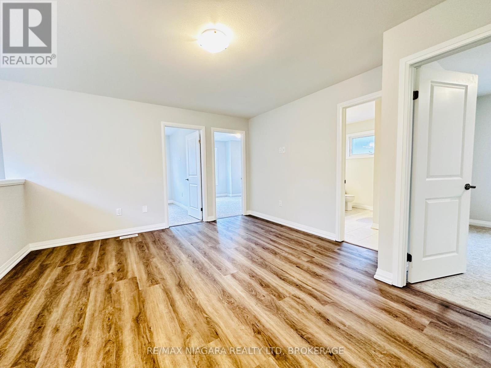 Photo 24 of 72 Bur Oak Drive, Thorold ON