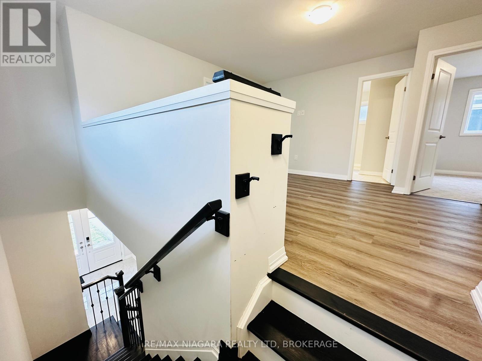 Photo 4 of 72 Bur Oak Drive, Thorold ON
