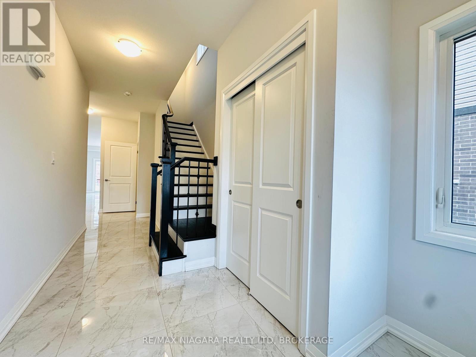 Photo 35 of 72 Bur Oak Drive, Thorold ON
