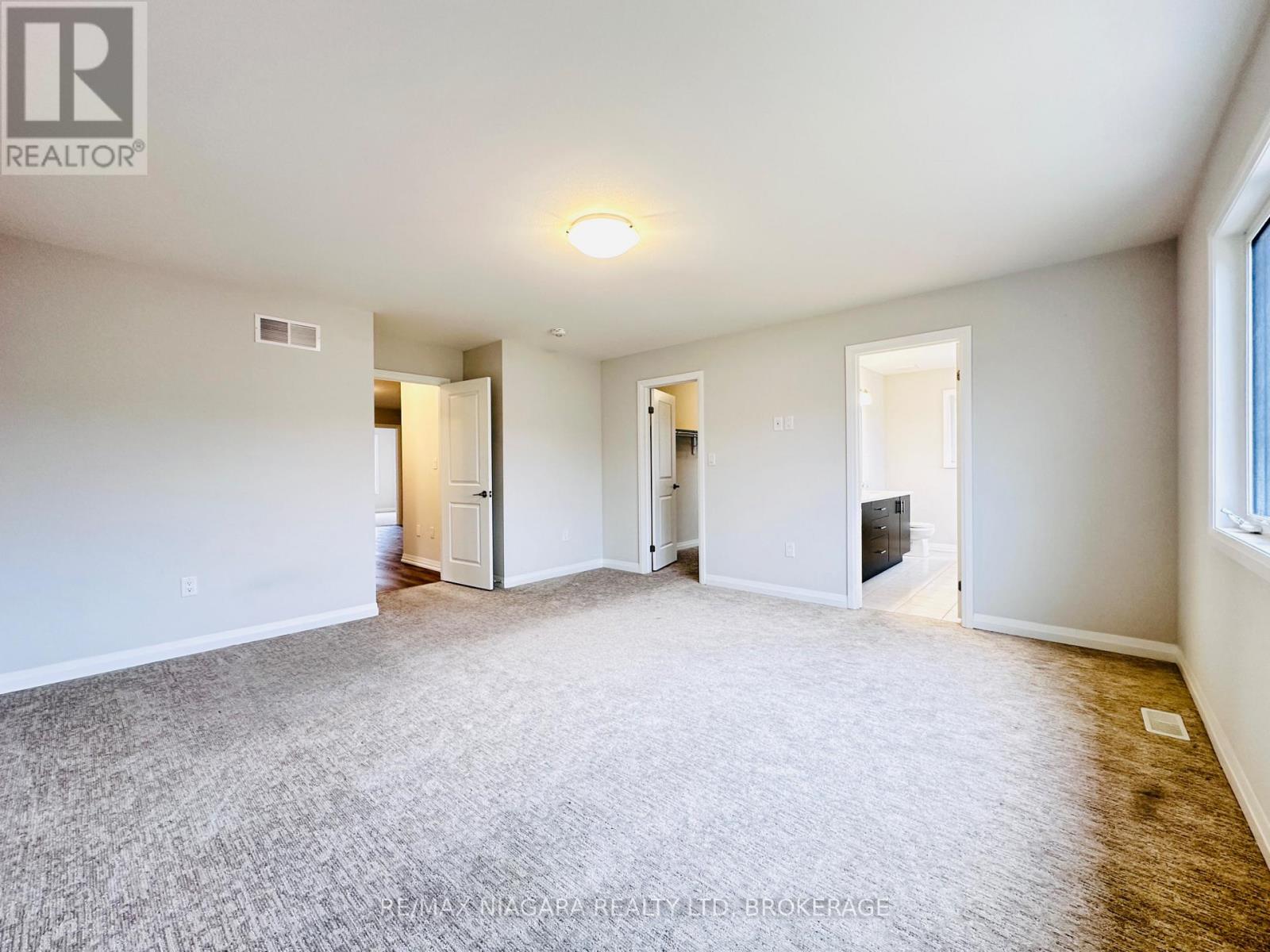 Photo 12 of 72 Bur Oak Drive, Thorold ON