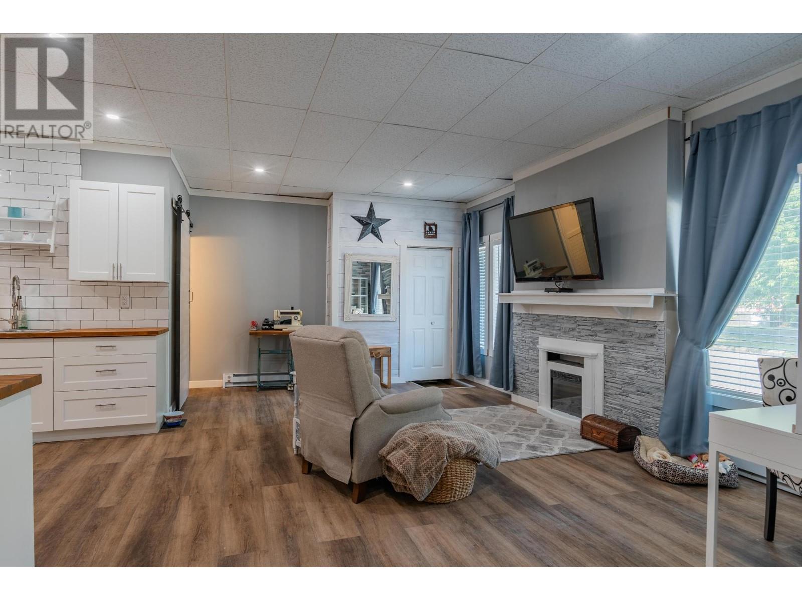 2194 SIXTH Avenue, Trail