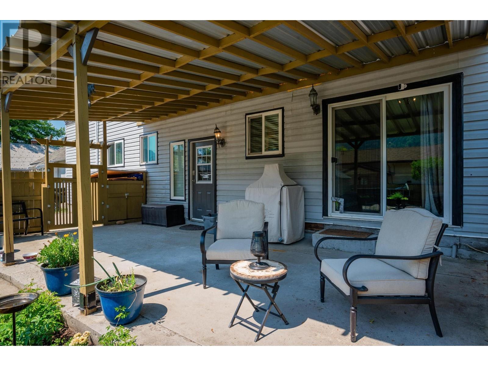 2194 SIXTH Avenue, Trail