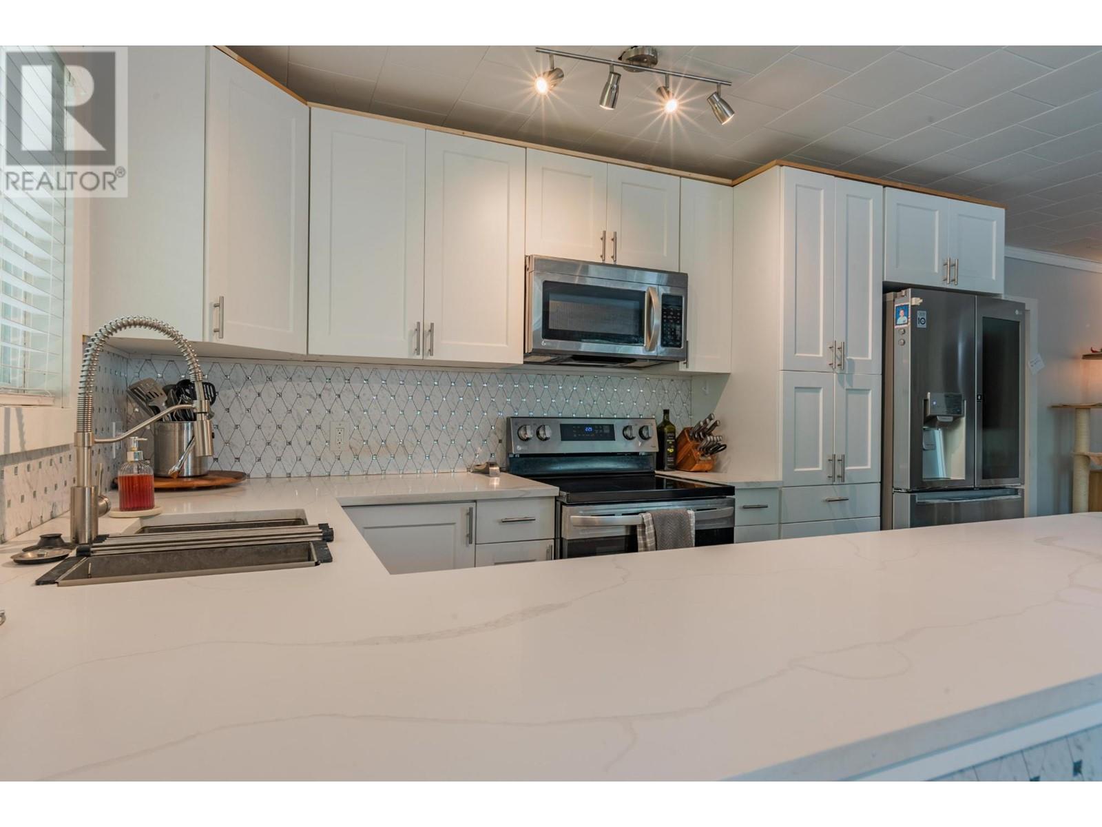 2194 SIXTH Avenue, Trail