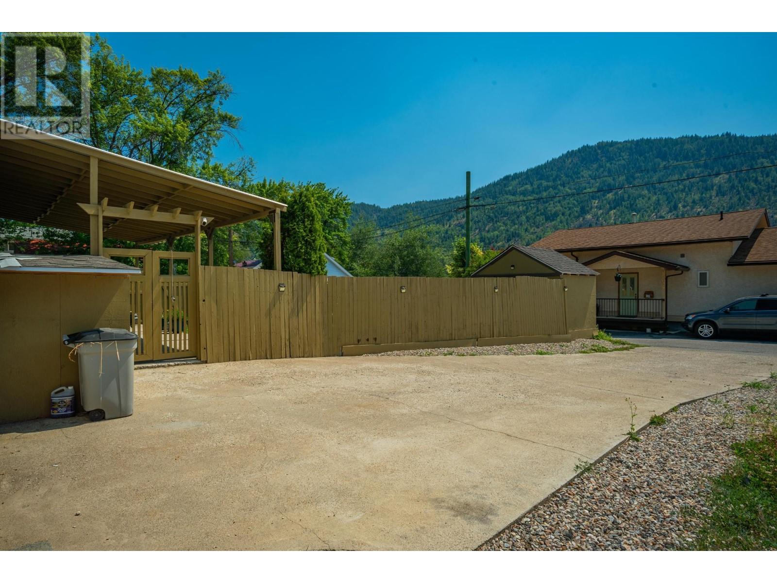 2194 SIXTH Avenue, Trail