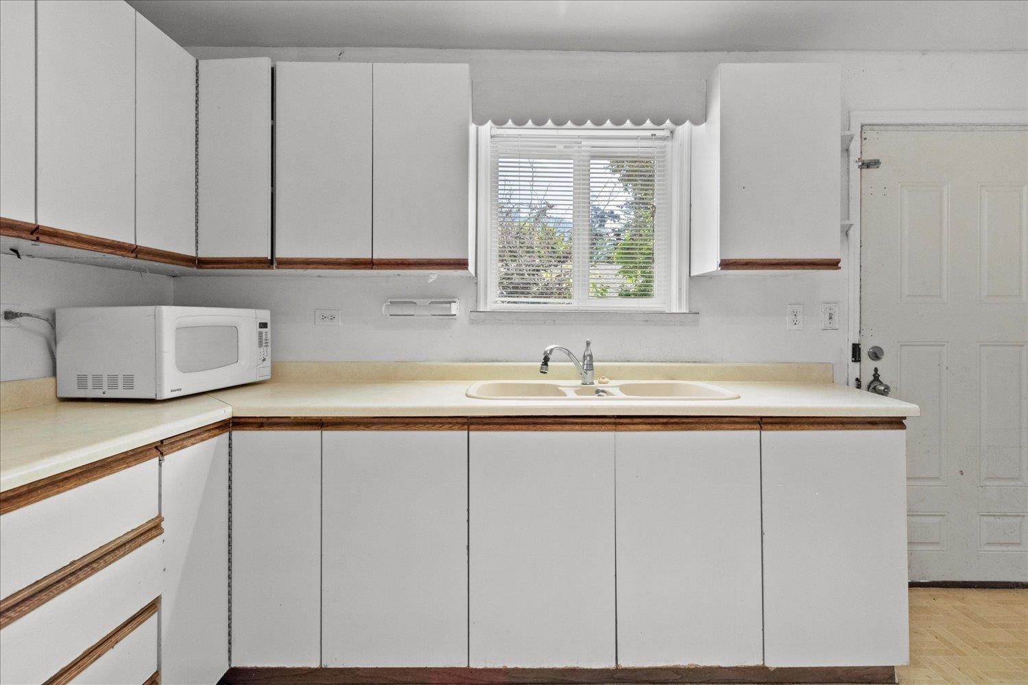 342 HUDSON BAY STREET, Hope, Hope