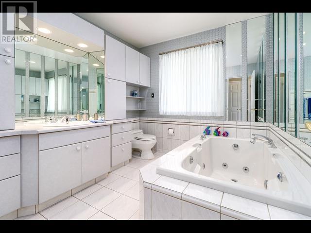 Photo 13 of 6005 Humphries Place, Burnaby BC