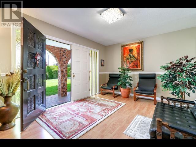 Photo 6 of 6005 Humphries Place, Burnaby BC