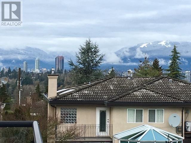 Photo 5 of 6005 Humphries Place, Burnaby BC