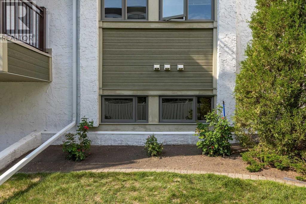 Single Family House for Sale in    Avenue SW Windsor Park Calgary 