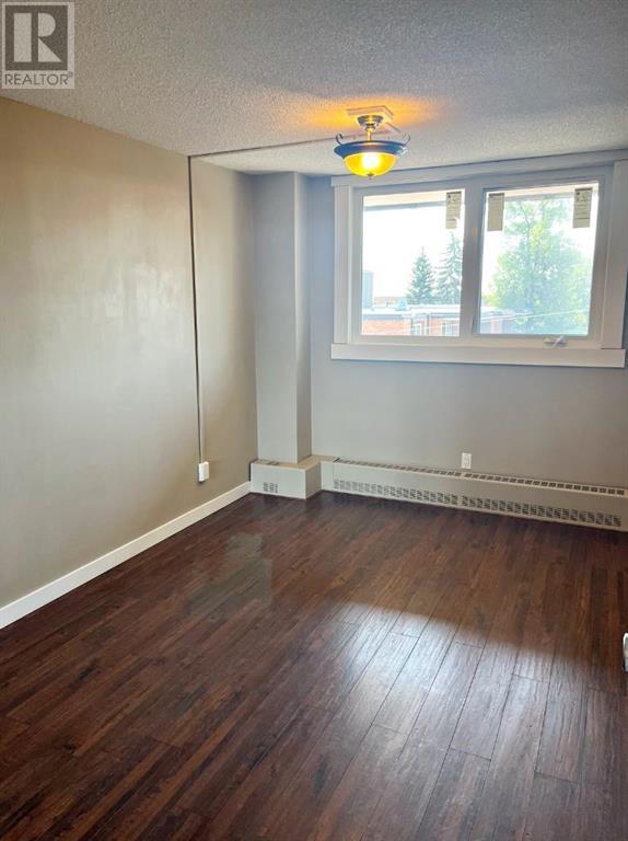 Single Family House for Sale in    Avenue SW Windsor Park Calgary 