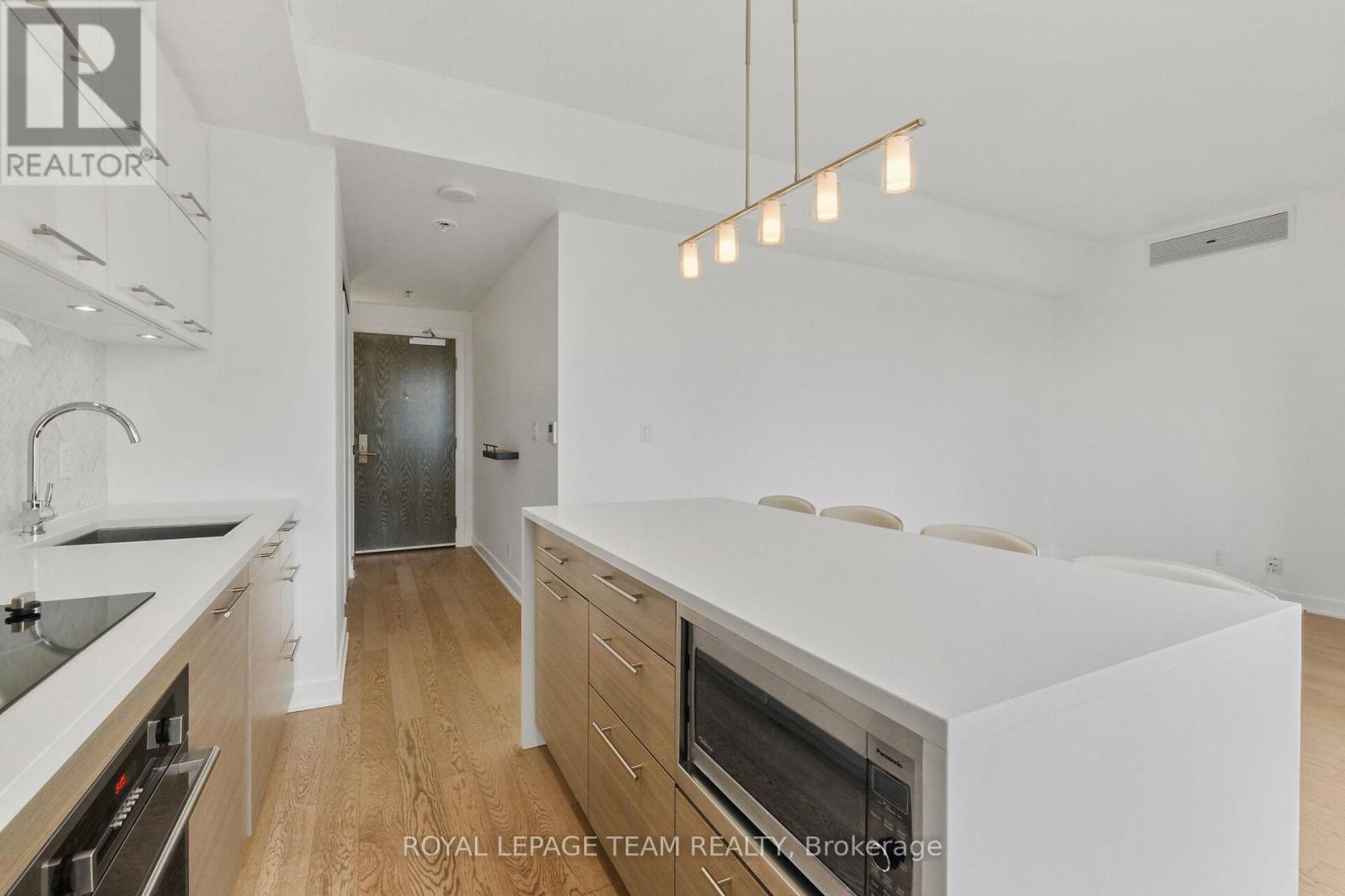 Photo 7 of 604 428 Sparks Street, Ottawa ON