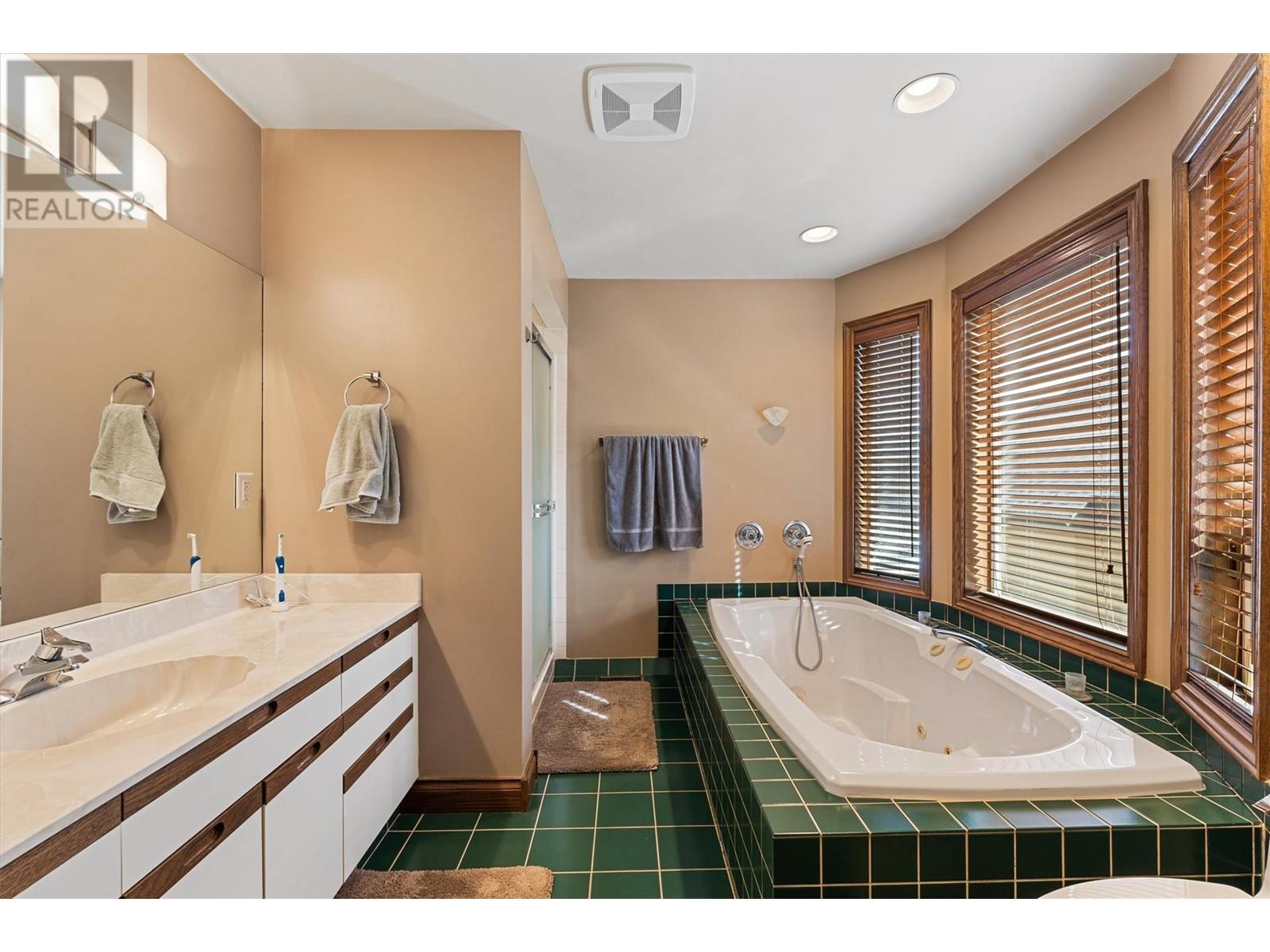  529 Zdralek Cove, West Kelowna