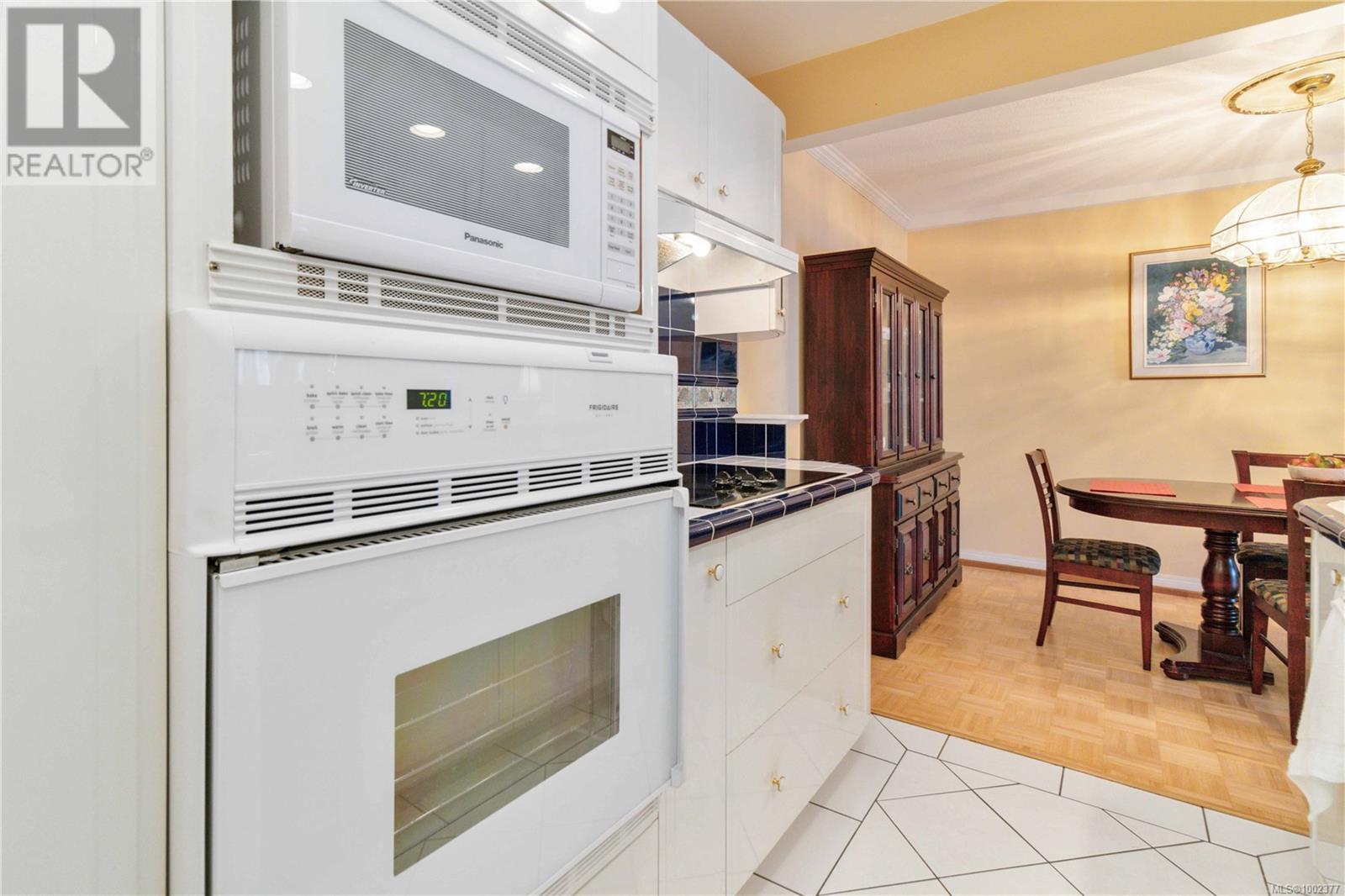 104 2050 White Birch Road, Sidney
