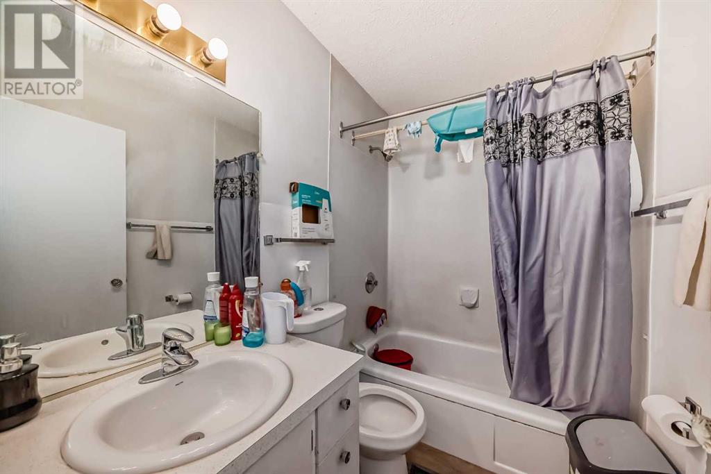 Single Family House Bungalow for Sale in  Renfrew Drive Renfrew Calgary 