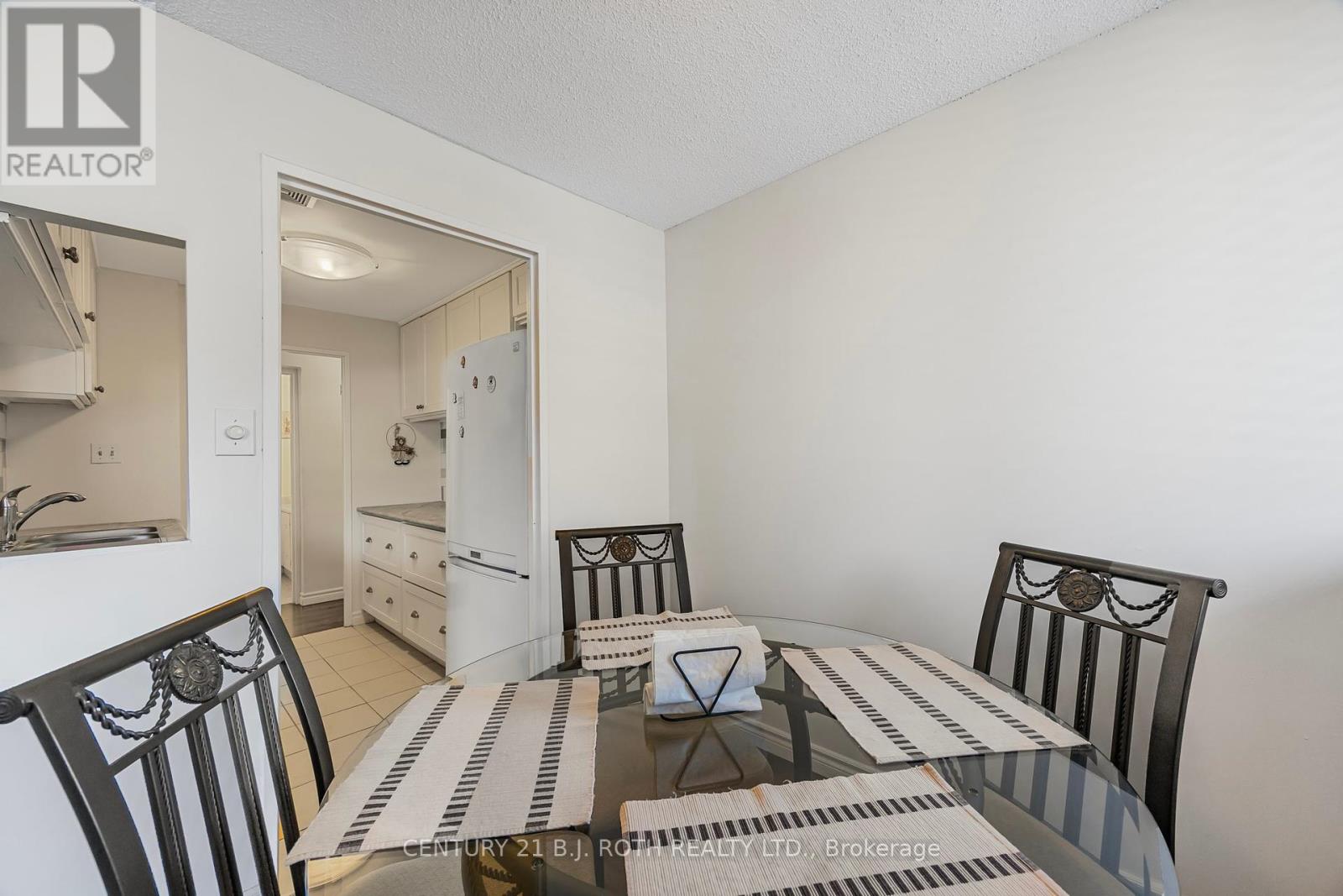 Photo 10 of 32 2 Albert Street, Barrie ON