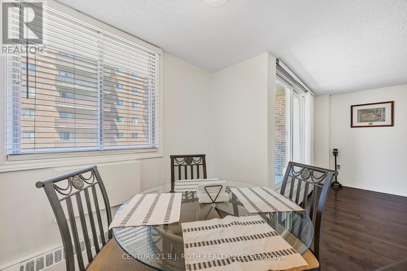 Photo 12 of 32 2 Albert Street, Barrie ON