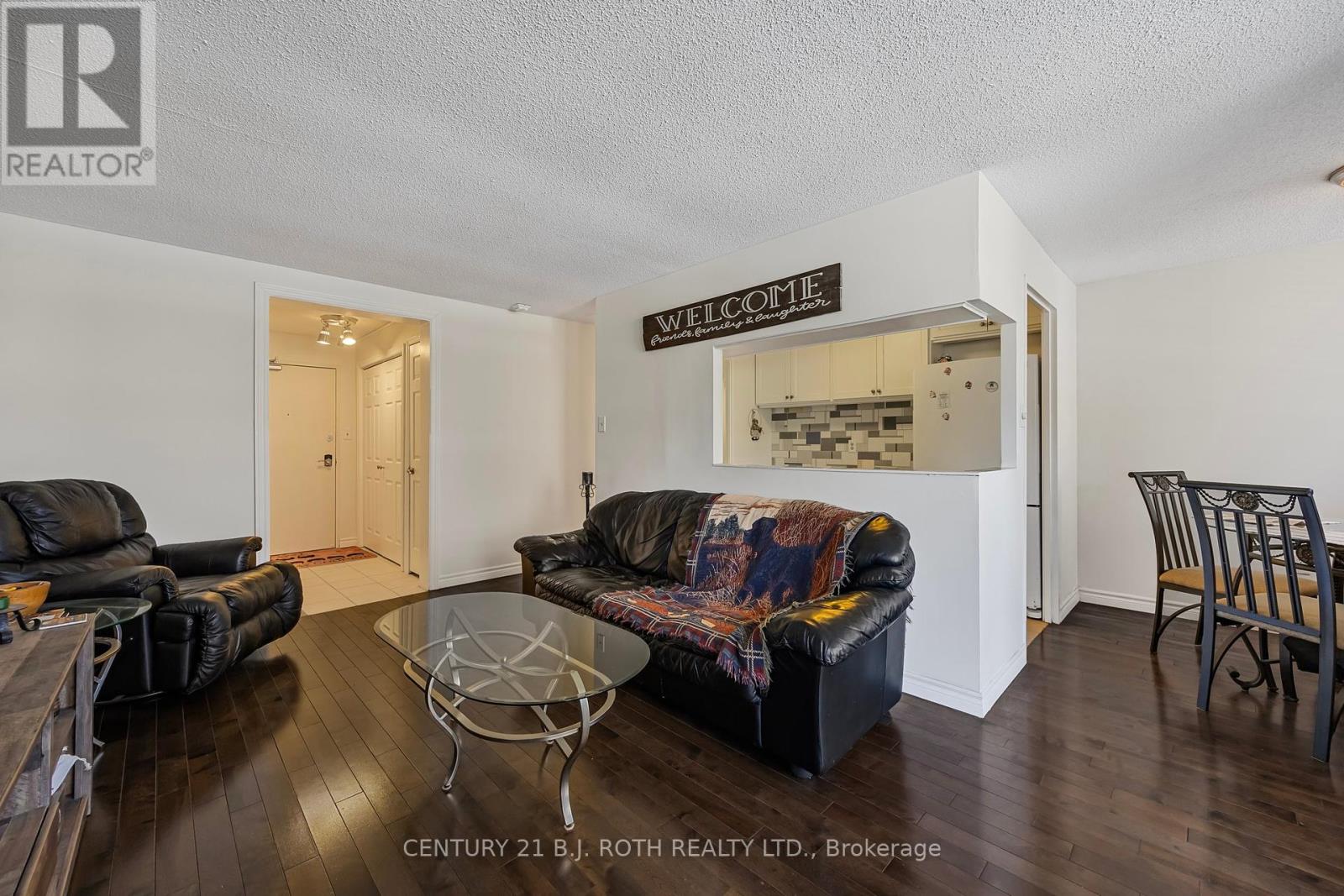 Photo 14 of 32 2 Albert Street, Barrie ON