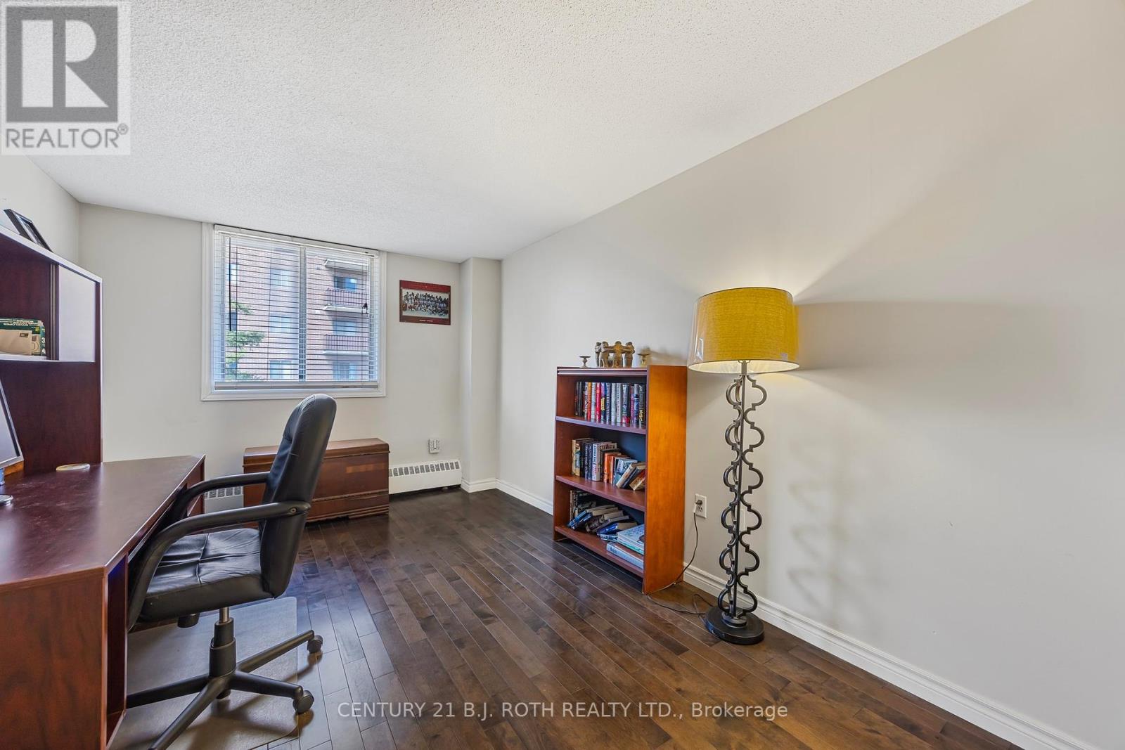 Photo 18 of 32 2 Albert Street, Barrie ON