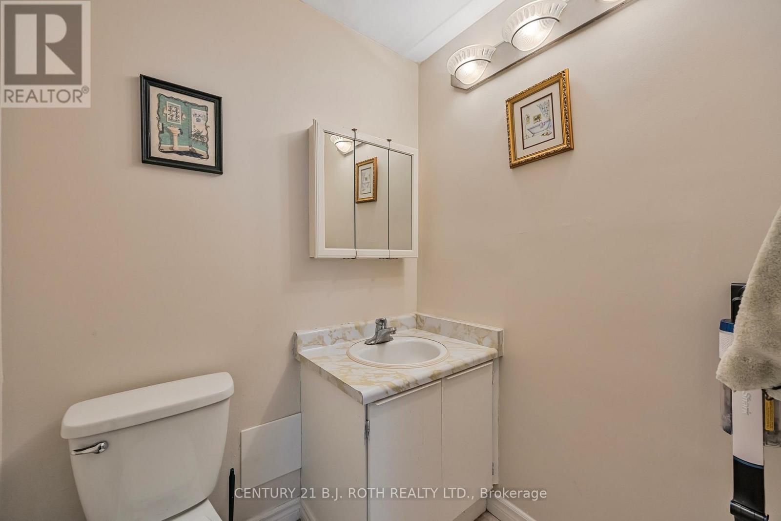 Photo 20 of 32 2 Albert Street, Barrie ON