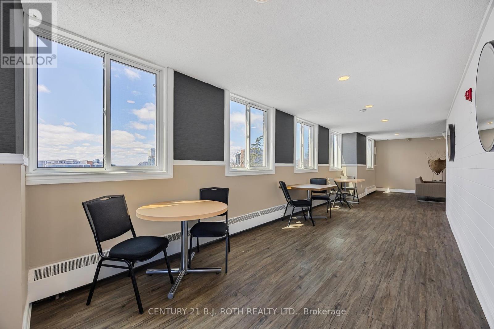 Photo 21 of 32 2 Albert Street, Barrie ON