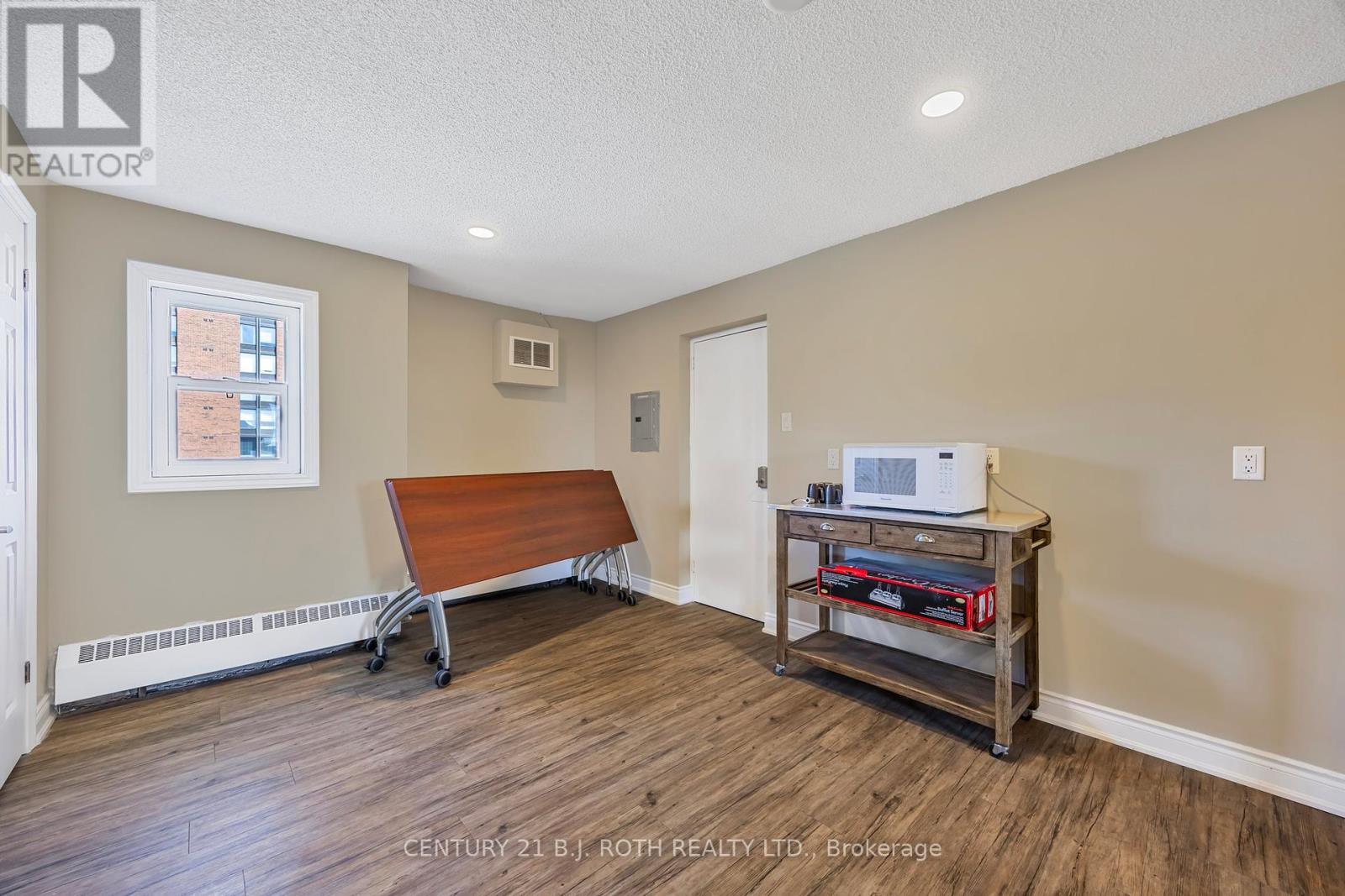 Photo 22 of 32 2 Albert Street, Barrie ON