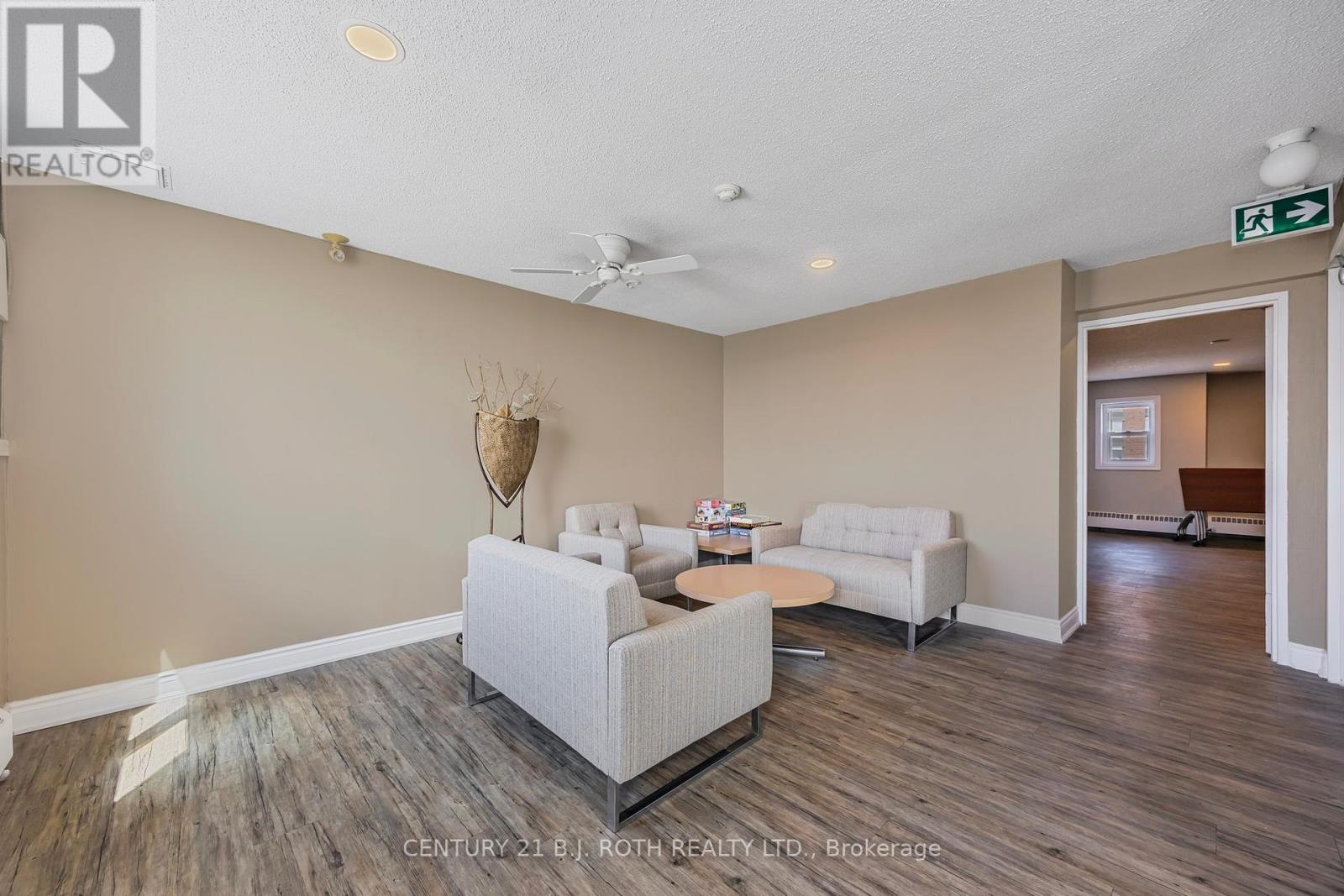 Photo 24 of 32 2 Albert Street, Barrie ON