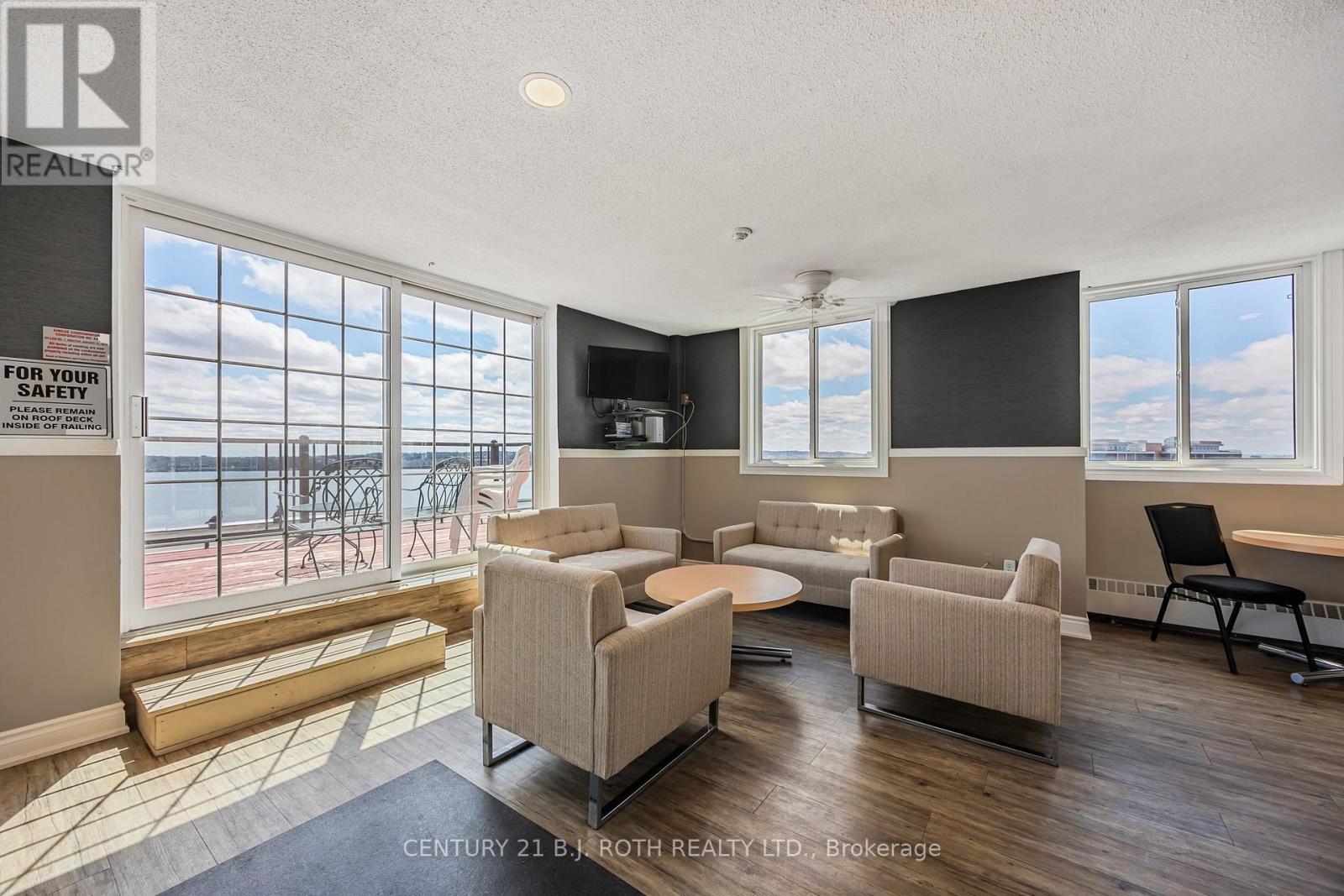 Photo 25 of 32 2 Albert Street, Barrie ON