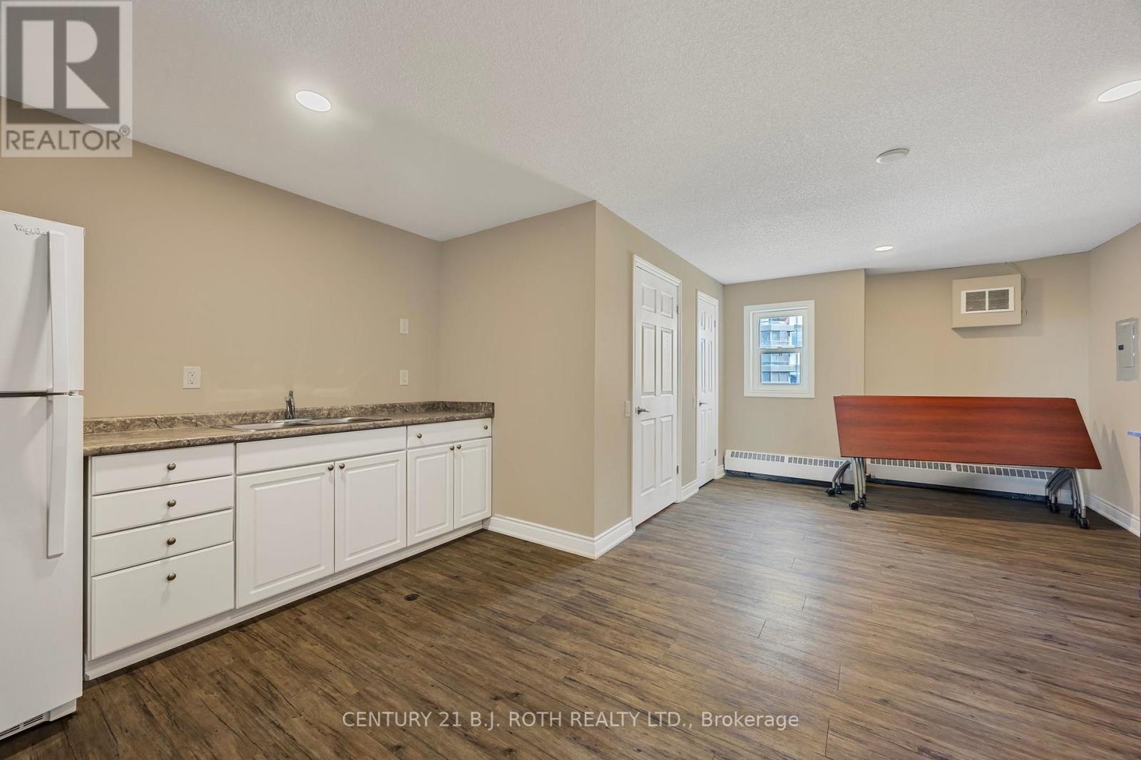 Photo 26 of 32 2 Albert Street, Barrie ON