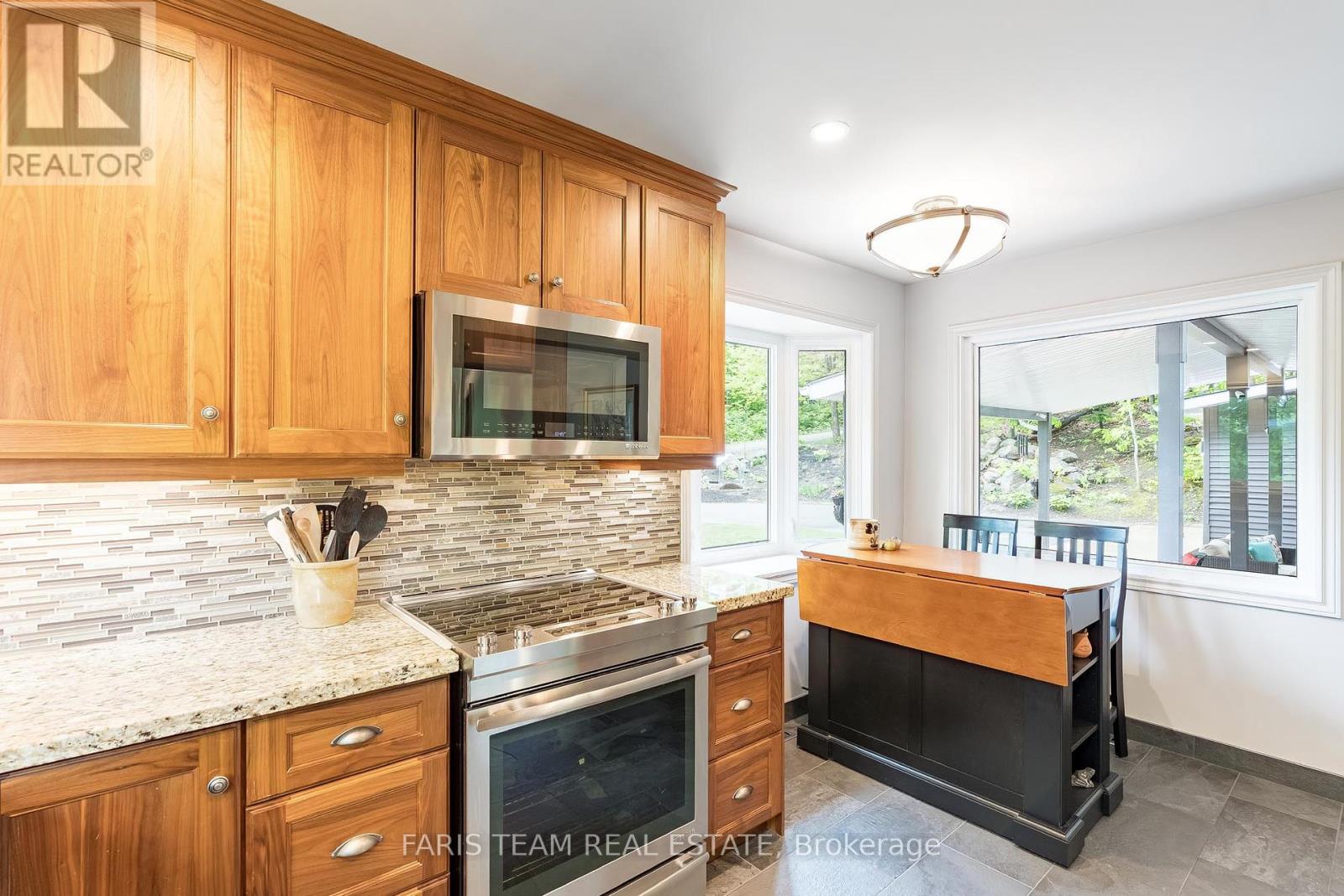 Photo 4 of 10 Morgan Court, Penetanguishene ON