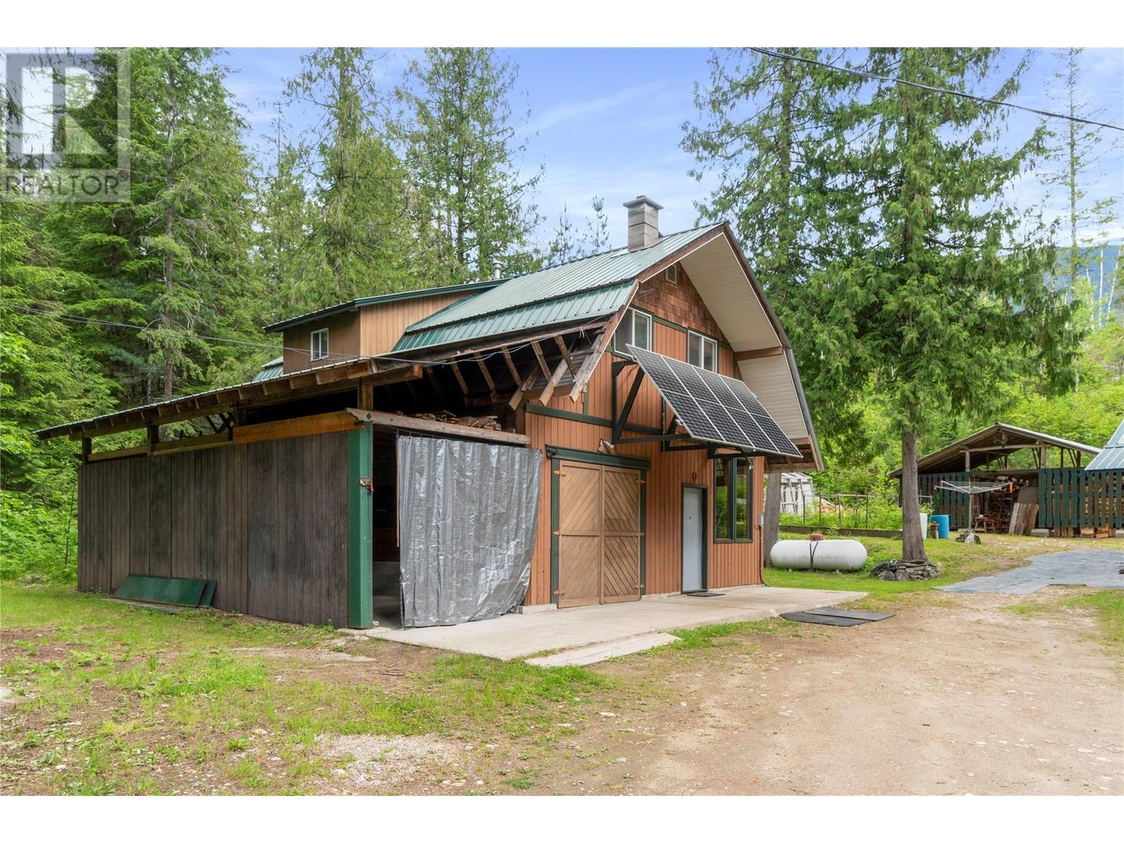 1598 Quast Road, Seymour Arm