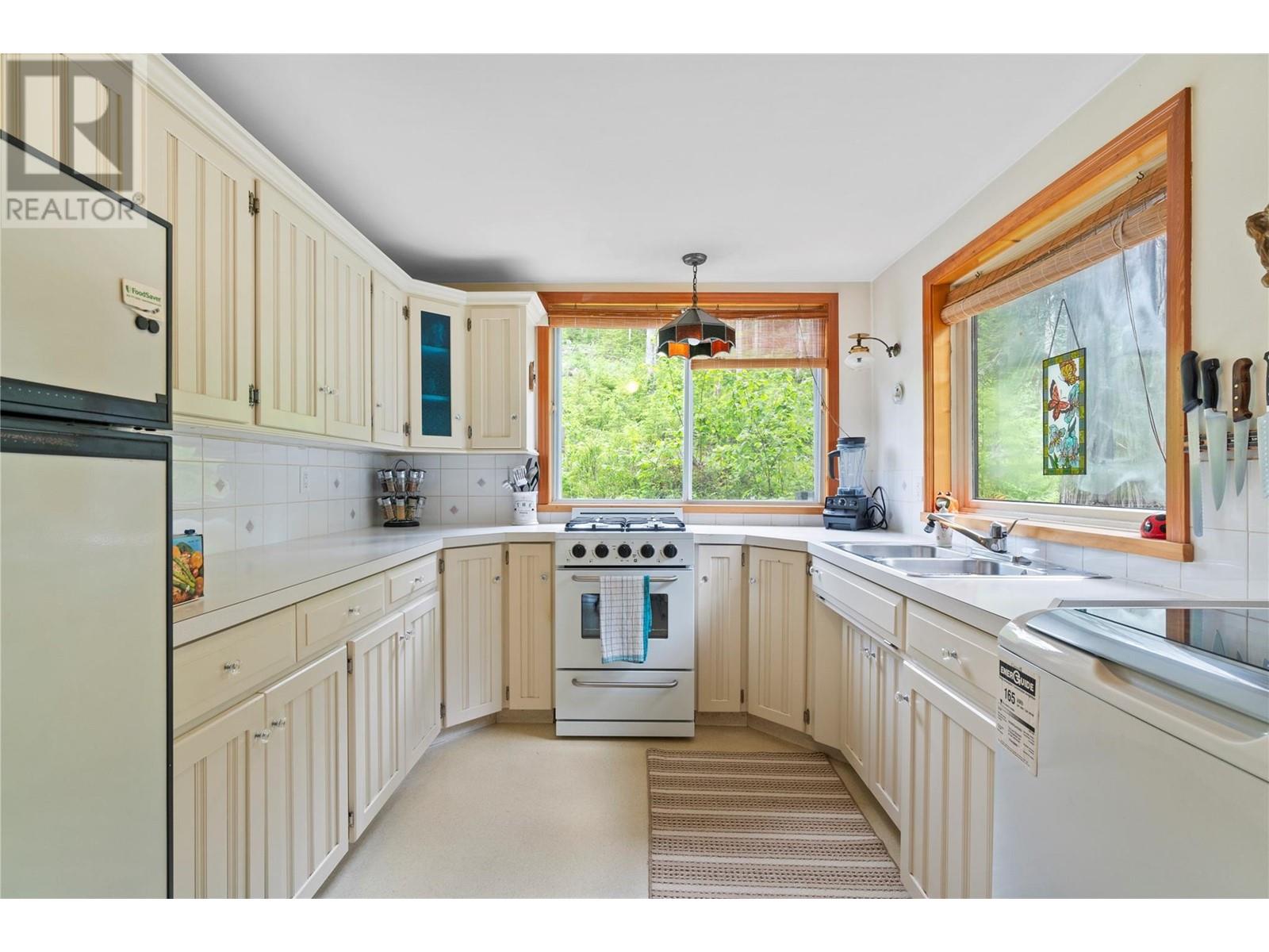 1598 Quast Road, Seymour Arm
