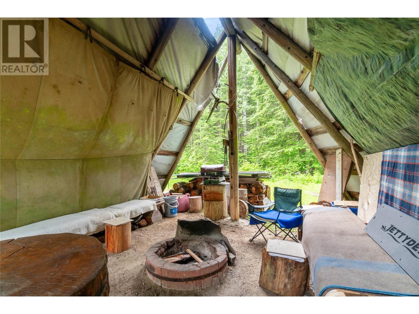 1598 Quast Road, Seymour Arm