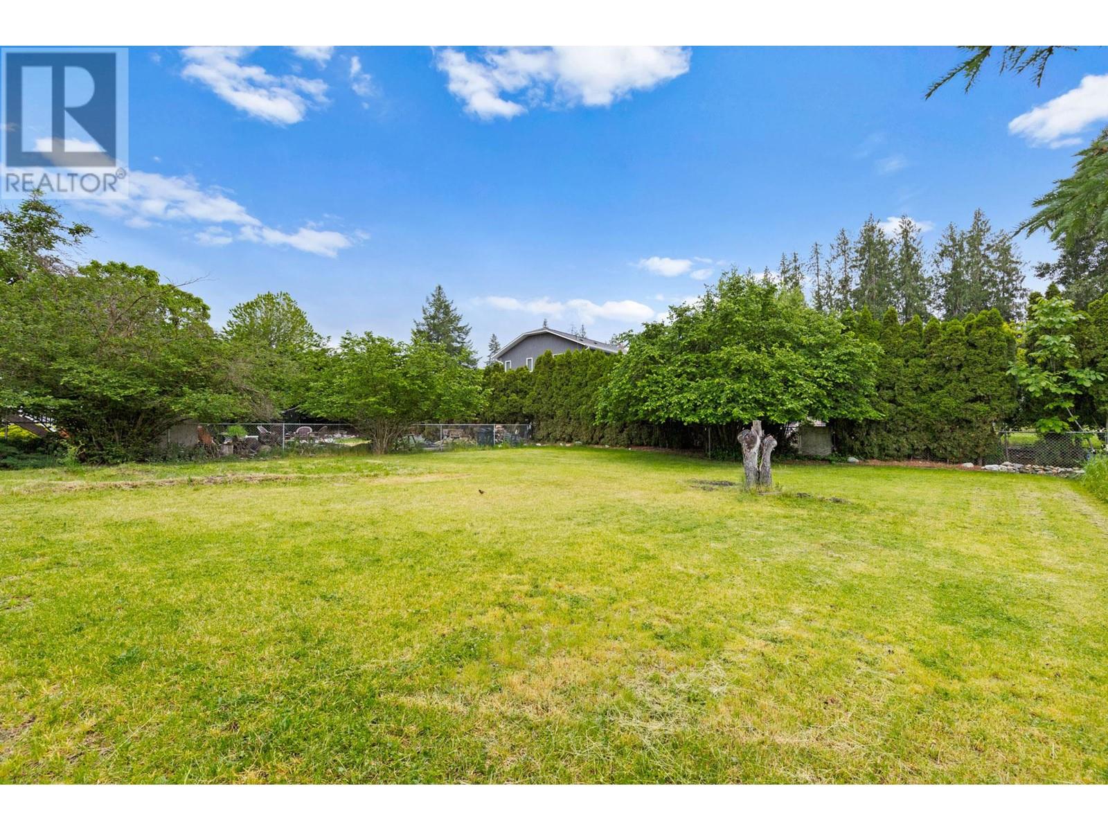  853 Hammer Avenue, Kelowna