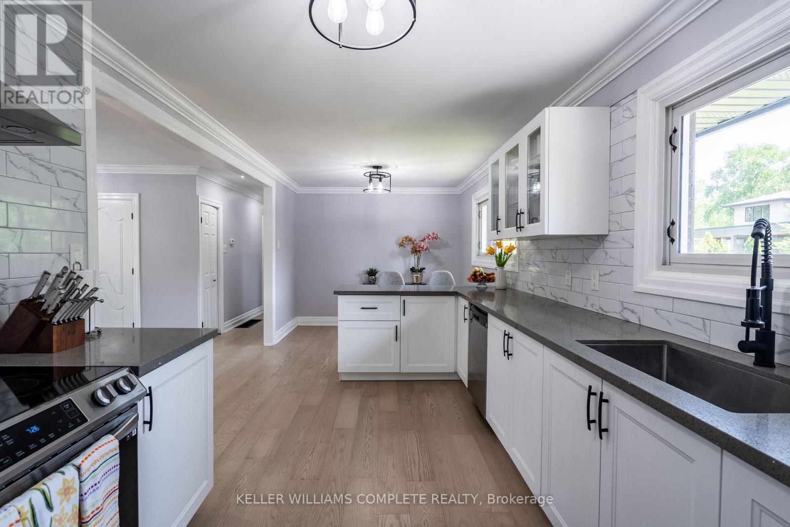 Photo 23 of 678 Mohawk Road, Hamilton ON