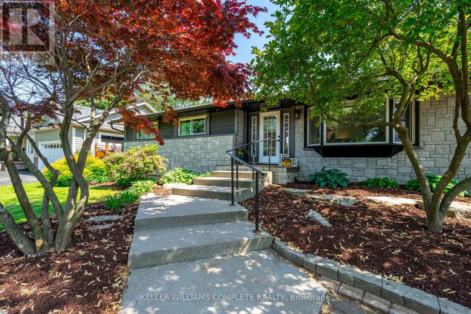 Photo 18 of 678 Mohawk Road, Hamilton ON