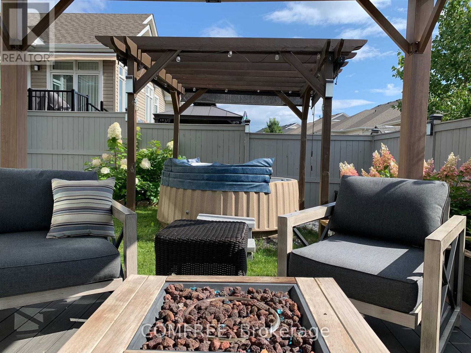 Photo 12 of 819 Tewin Circle, Ottawa ON